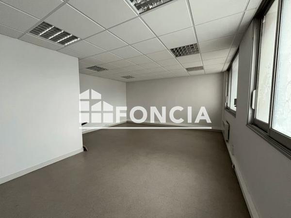 Location Local commercial 8 pièces 299.2 m² - 40 AVENUE SAINT SURIN Limoges 87000