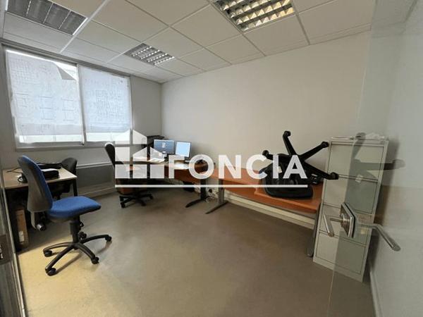 Location Local commercial 8 pièces 299.2 m² - 40 AVENUE SAINT SURIN Limoges 87000