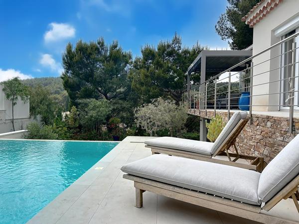 Villa rénovée avec piscine à débordement - Quartier recherché - 5 min du port et des commerces