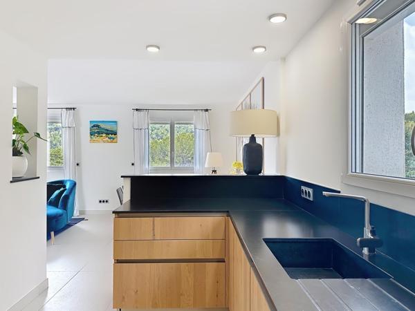 Villa rénovée avec piscine à débordement - Quartier recherché - 5 min du port et des commerces