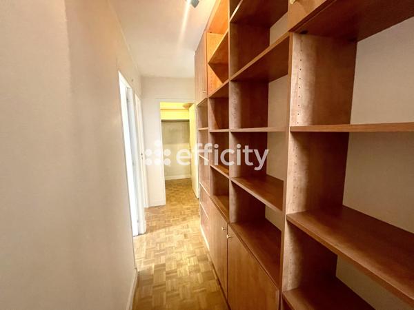 Appartement
         4 pièces
        - 105 m² 690 000 € *