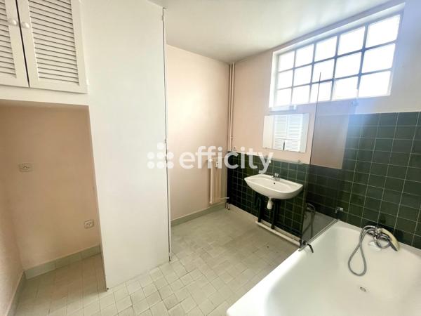 Appartement
         4 pièces
        - 105 m² 690 000 € *