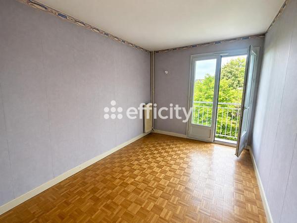 Appartement
         4 pièces
        - 105 m² 690 000 € *