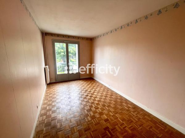 Appartement
         4 pièces
        - 105 m² 690 000 € *