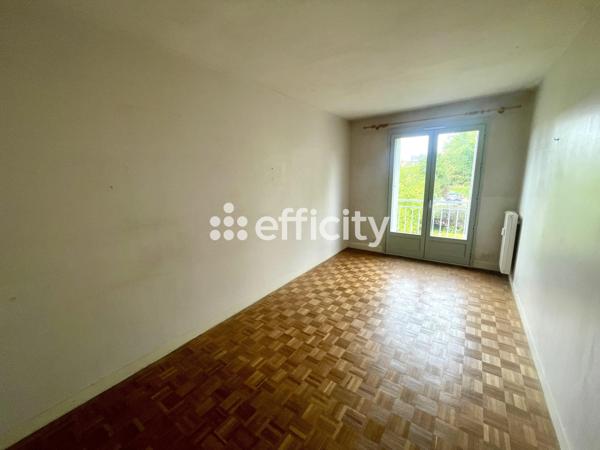 Appartement
         4 pièces
        - 105 m² 690 000 € *