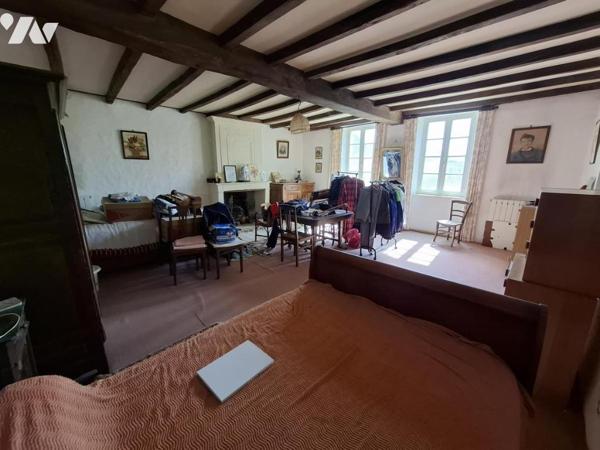 Belle maison de Maître à rénover à BRIZAMBOURG avec beaucoup de dépendances sur 4143m² de terrain 