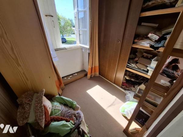 Belle maison de Maître à rénover à BRIZAMBOURG avec beaucoup de dépendances sur 4143m² de terrain 