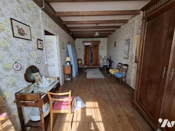 Belle maison de Maître à rénover à BRIZAMBOURG avec beaucoup de dépendances sur 4143m² de terrain 