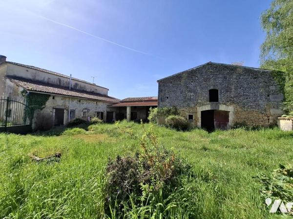 Belle maison de Maître à rénover à BRIZAMBOURG avec beaucoup de dépendances sur 4143m² de terrain 