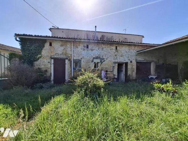 Belle maison de Maître à rénover à BRIZAMBOURG avec beaucoup de dépendances sur 4143m² de terrain 