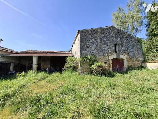 Belle maison de Maître à rénover à BRIZAMBOURG avec beaucoup de dépendances sur 4143m² de terrain 