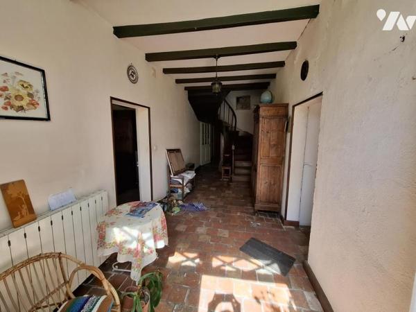 Belle maison de Maître à rénover à BRIZAMBOURG avec beaucoup de dépendances sur 4143m² de terrain 