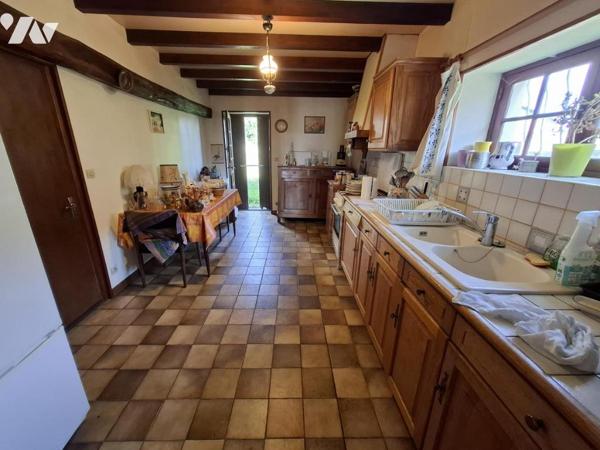Belle maison de Maître à rénover à BRIZAMBOURG avec beaucoup de dépendances sur 4143m² de terrain 
