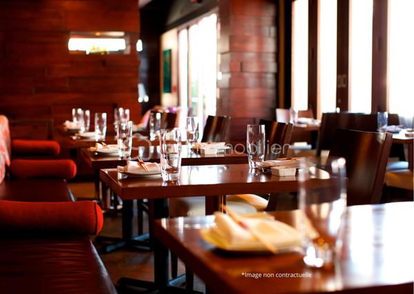 À CÉDER - BISTROT PARIS 19 

Situé au coeur du 19e arrondissement, à deux pas de Belleville et du parc des Buttes-Chaumont, ce BISTROT bénéficie d'un quartier vivant, à la clientèle fidèle, mêlant habitant, actifs et visiteurs.

Caractéristiques du bien

Emplacement : 
Capacité d’accueil :
 • 25 places en salle.
 • 4 places au bar.
 • Terrasse de 30 couverts.
 • Équipements :
 • Cuisine de plain-pied.
 • Nouvelle extraction externe aux normes 
 • Grande licence 
 • Une réserve avec chambre froide
 • Sanitaires 

 • Superficie loi carrez 50 m2
 • Loyer 1580 HT
 • Provisions sur charges 125 HT

 • Chiffre d’affaires € croissant avec une exploitation sur 5 jours par semaine 

Points forts
 • Ticket moyen 50 €
 • Potentiel de développement 
 • E réputation 4,9
 • Clientèle hétéroclite
 
Selon l'article L.561.5 du Code Monétaire et Financier, pour l'organisation de la visite,
la présentation d'une pièce d'identité vous sera demandée.

Je propose un portefeuille diversifié de biens commerciaux à la vente et en location.
Contactez-moi au 07 45 52 66 04 pour un échange personnalisé et accédez à des opportunités off-market adaptées à vos besoins.