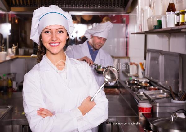 À CÉDER - BISTROT PARIS 19 

Situé au coeur du 19e arrondissement, à deux pas de Belleville et du parc des Buttes-Chaumont, ce BISTROT bénéficie d'un quartier vivant, à la clientèle fidèle, mêlant habitant, actifs et visiteurs.

Caractéristiques du bien

Emplacement : 
Capacité d’accueil :
 • 25 places en salle.
 • 4 places au bar.
 • Terrasse de 30 couverts.
 • Équipements :
 • Cuisine de plain-pied.
 • Nouvelle extraction externe aux normes 
 • Grande licence 
 • Une réserve avec chambre froide
 • Sanitaires 

 • Superficie loi carrez 50 m2
 • Loyer 1580 HT
 • Provisions sur charges 125 HT

 • Chiffre d’affaires € croissant avec une exploitation sur 5 jours par semaine 

Points forts
 • Ticket moyen 50 €
 • Potentiel de développement 
 • E réputation 4,9
 • Clientèle hétéroclite
 
Selon l'article L.561.5 du Code Monétaire et Financier, pour l'organisation de la visite,
la présentation d'une pièce d'identité vous sera demandée.

Je propose un portefeuille diversifié de biens commerciaux à la vente et en location.
Contactez-moi au 07 45 52 66 04 pour un échange personnalisé et accédez à des opportunités off-market adaptées à vos besoins.