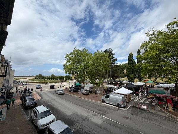 A Blaye Appartement de 114 m2 de caractère du XIX siècle avec locataire en place