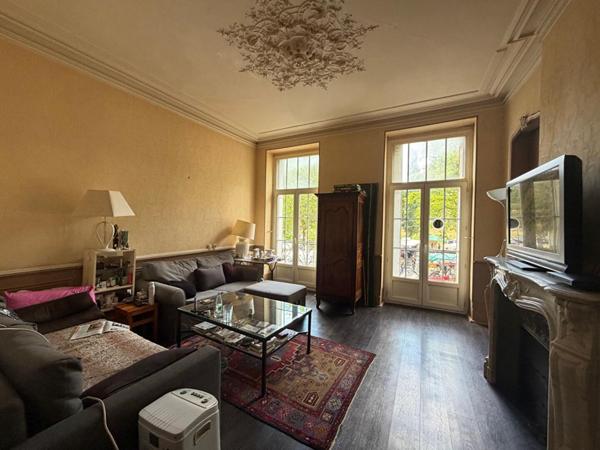 A Blaye Appartement de 114 m2 de caractère du XIX siècle avec locataire en place