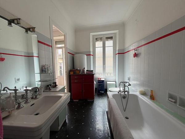 A Blaye Appartement de 114 m2 de caractère du XIX siècle avec locataire en place