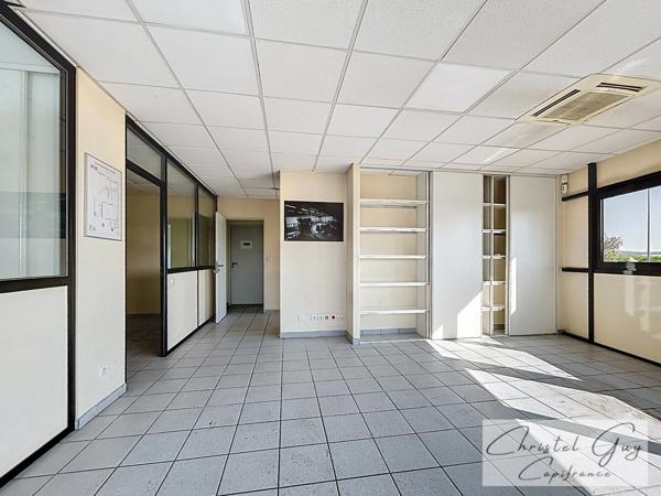 Local/bureau/Entrepôt à vendre SAINT PATERNE RACAN (37), 30 minutes de Tours