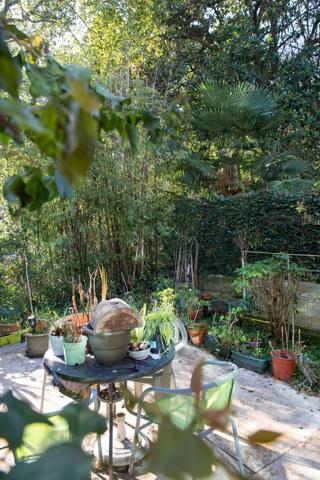 A VENDRE MAISON DE VILLE AVEC JARDIN ET DOUBLE GARAGE BORDEAUX SAINT SEURIN PROCHE DES COMMERCES