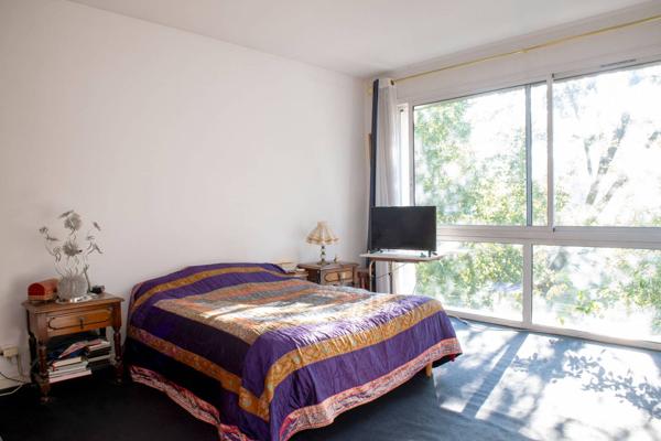 A VENDRE MAISON DE VILLE AVEC JARDIN ET DOUBLE GARAGE BORDEAUX SAINT SEURIN PROCHE DES COMMERCES
