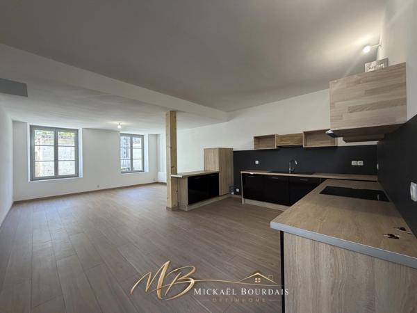 Appartement T4 entièrement rénové – 3 chambres – double accès – Le Lude centre