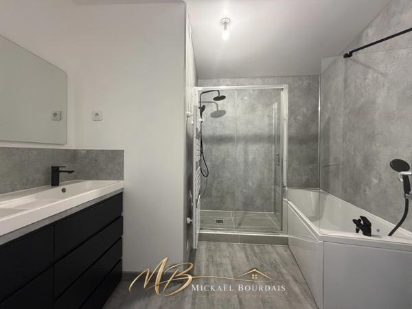 Appartement T4 entièrement rénové – 3 chambres – double accès – Le Lude centre