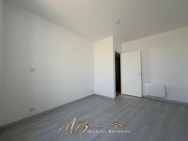 Appartement T4 entièrement rénové – 3 chambres – double accès – Le Lude centre