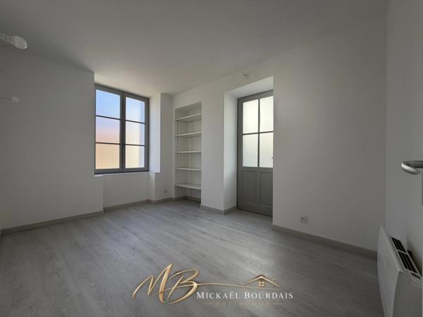 Appartement T4 entièrement rénové – 3 chambres – double accès – Le Lude centre