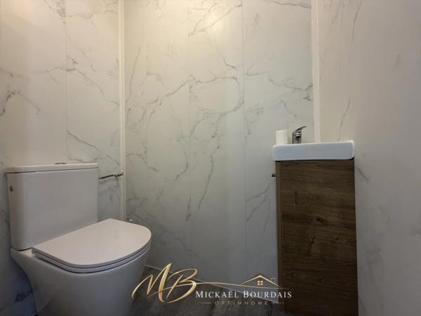 Appartement T4 entièrement rénové – 3 chambres – double accès – Le Lude centre