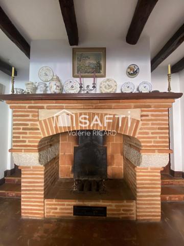 Spacieuse maison de ville 275 m2 avec garages attenants, cave et terrasse.