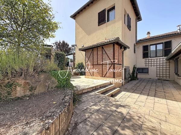 Une maison qui sort de l’ordinaire à Saint-Georges-de-Luzençon