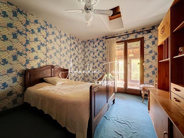 Une maison qui sort de l’ordinaire à Saint-Georges-de-Luzençon