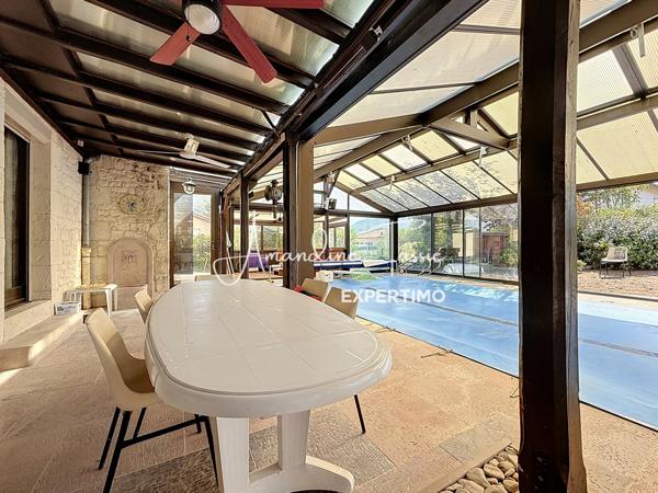 Une maison qui sort de l’ordinaire à Saint-Georges-de-Luzençon