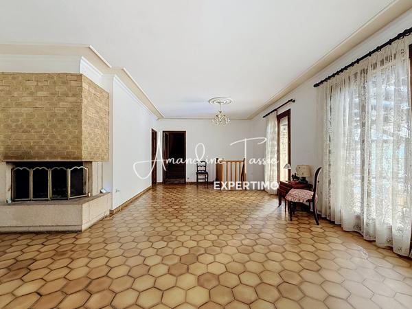 Une maison qui sort de l’ordinaire à Saint-Georges-de-Luzençon