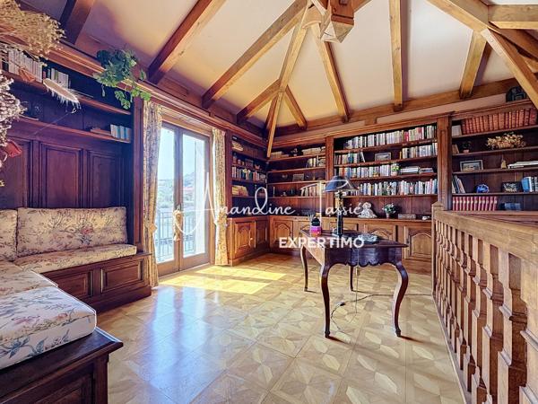 Une maison qui sort de l’ordinaire à Saint-Georges-de-Luzençon