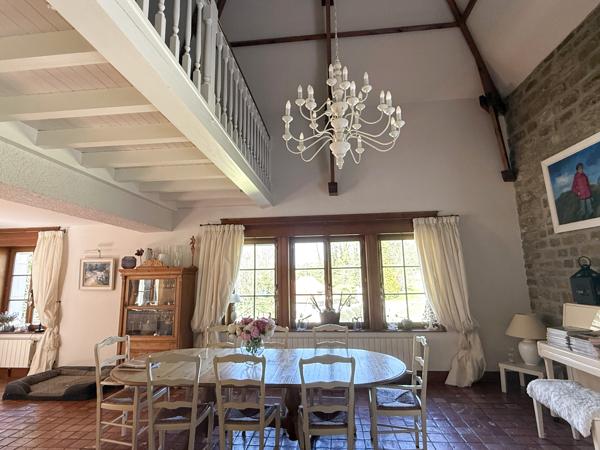 Belle demeure ancienne sur un parc de 7 500m² avec dépendance et piscine.