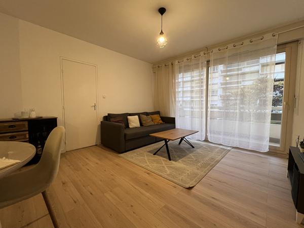A LOUER Angers T2 47.68 m² (CHAUFFAGE ET EAU INCLUS + STATIONNEMENT PARKING PRIVE)