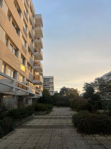 A LOUER Angers T2 47.68 m² (CHAUFFAGE ET EAU INCLUS + STATIONNEMENT PARKING PRIVE)