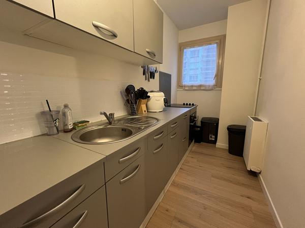 A LOUER Angers T2 47.68 m² (CHAUFFAGE ET EAU INCLUS + STATIONNEMENT PARKING PRIVE)