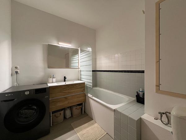 A LOUER Angers T2 47.68 m² (CHAUFFAGE ET EAU INCLUS + STATIONNEMENT PARKING PRIVE)