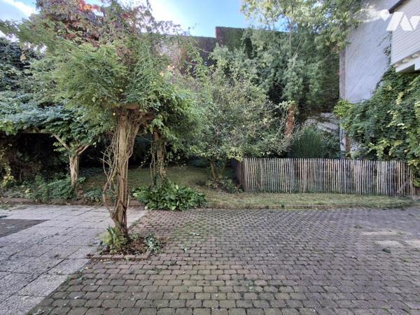 Vieux LILLE Maison de 375m² hab - Jardin de 300m² SUD-EST entrée par porche avec accès AUTOMOBILE. 