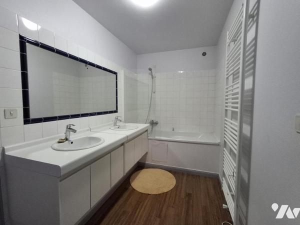 Vieux LILLE Maison de 375m² hab - Jardin de 300m² SUD-EST entrée par porche avec accès AUTOMOBILE. 