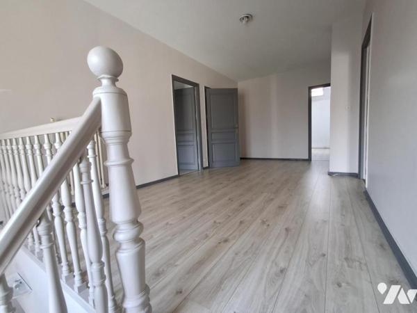 Vieux LILLE Maison de 375m² hab - Jardin de 300m² SUD-EST entrée par porche avec accès AUTOMOBILE. 