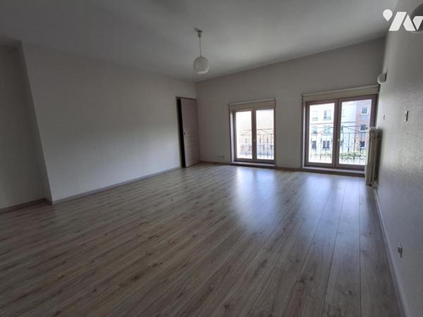 Vieux LILLE Maison de 375m² hab - Jardin de 300m² SUD-EST entrée par porche avec accès AUTOMOBILE. 