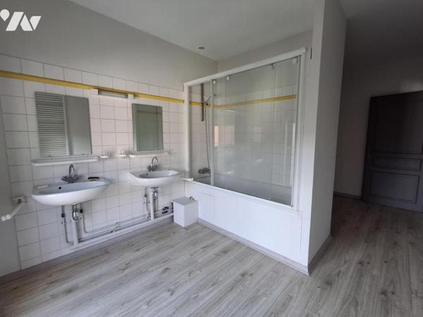 Vieux LILLE Maison de 375m² hab - Jardin de 300m² SUD-EST entrée par porche avec accès AUTOMOBILE. 