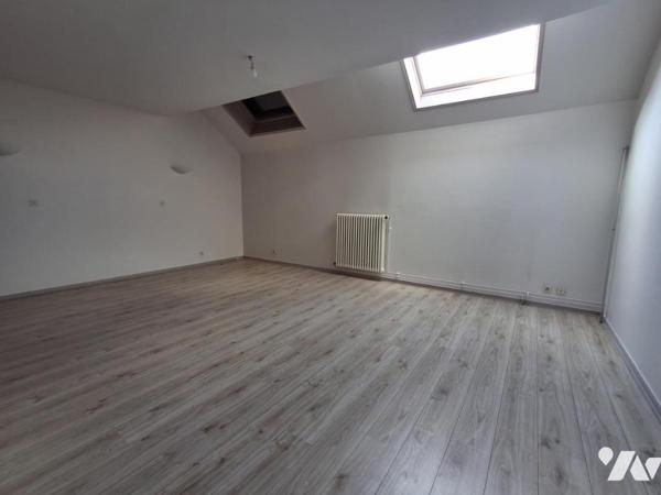 Vieux LILLE Maison de 375m² hab - Jardin de 300m² SUD-EST entrée par porche avec accès AUTOMOBILE. 