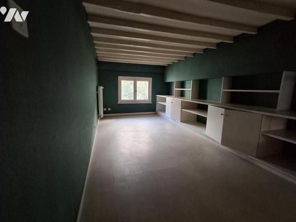 Vieux LILLE Maison de 375m² hab - Jardin de 300m² SUD-EST entrée par porche avec accès AUTOMOBILE. 