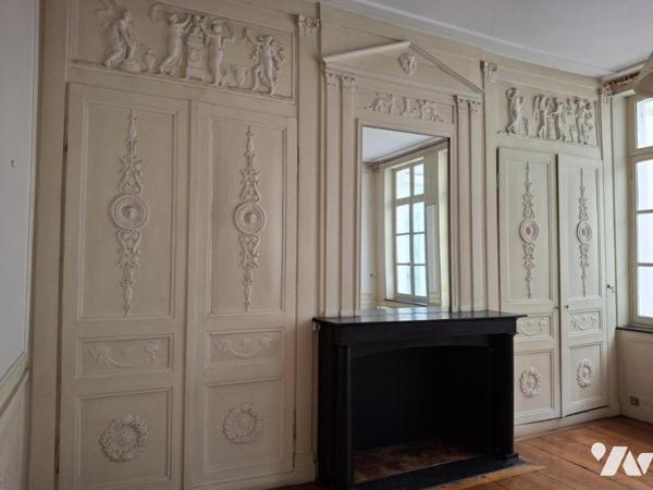 Vieux LILLE Maison de 375m² hab - Jardin de 300m² SUD-EST entrée par porche avec accès AUTOMOBILE. 