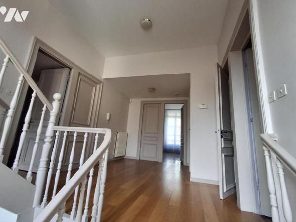 Vieux LILLE Maison de 375m² hab - Jardin de 300m² SUD-EST entrée par porche avec accès AUTOMOBILE. 